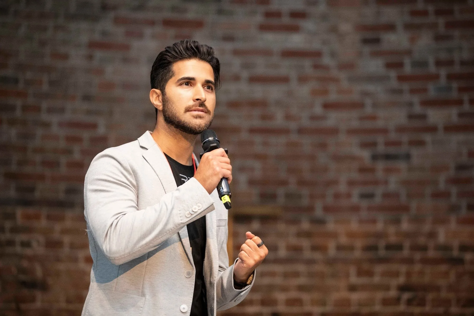 Shahin Farahzadi – KI-Keynote-Speaker live auf der Bühne